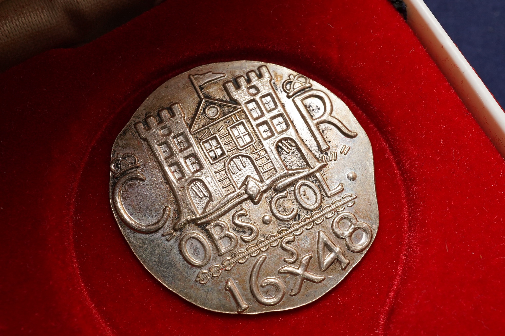 Westminster mint and other mints, commemorative coins and medals including Golden Jubilee trooping the colour piedfort 50p, 56.56g, Sir Christopher Wren matt silver medal, £5 silver proof 2012, five dollars silver proof